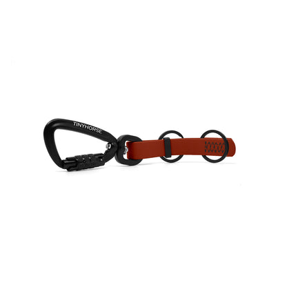 A chilli red key chain with an auto-locking carabiner and two split rings on a white background.